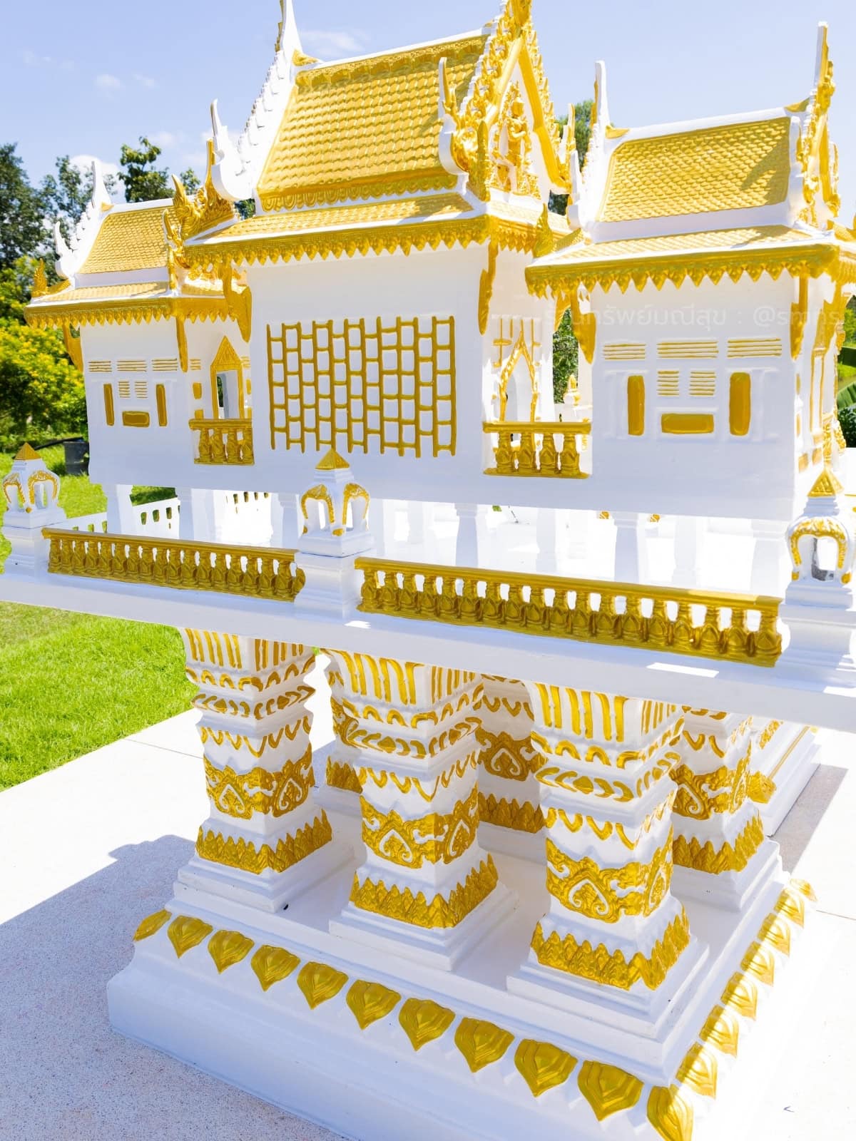 รายละเอียดตัวเรือนด้านหลังและแนวฐานเสาของศาลตายาย GR-0024