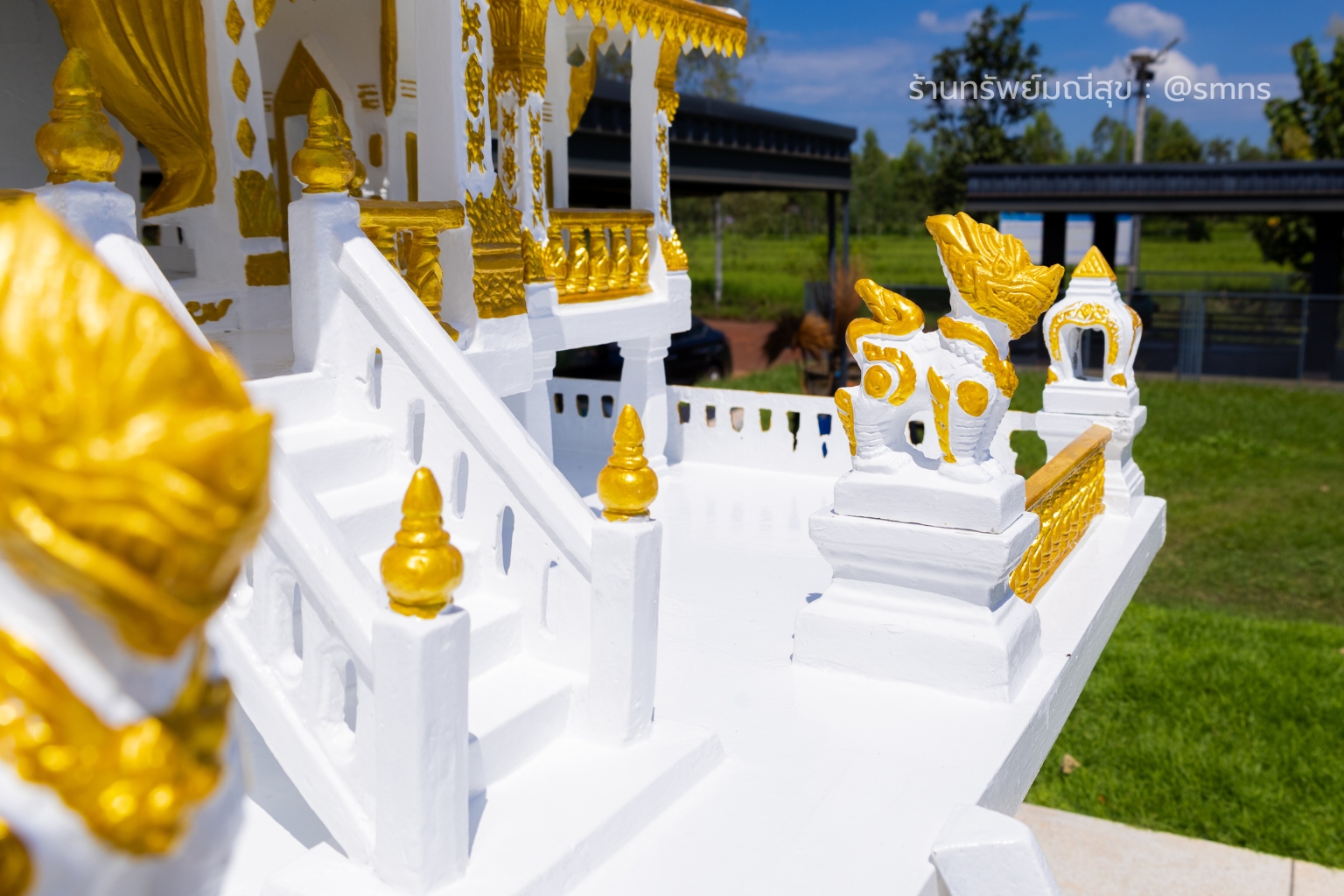 รายละเอียดบันได ราวระเบียง และเสาประดับของศาลตายาย GR-0024