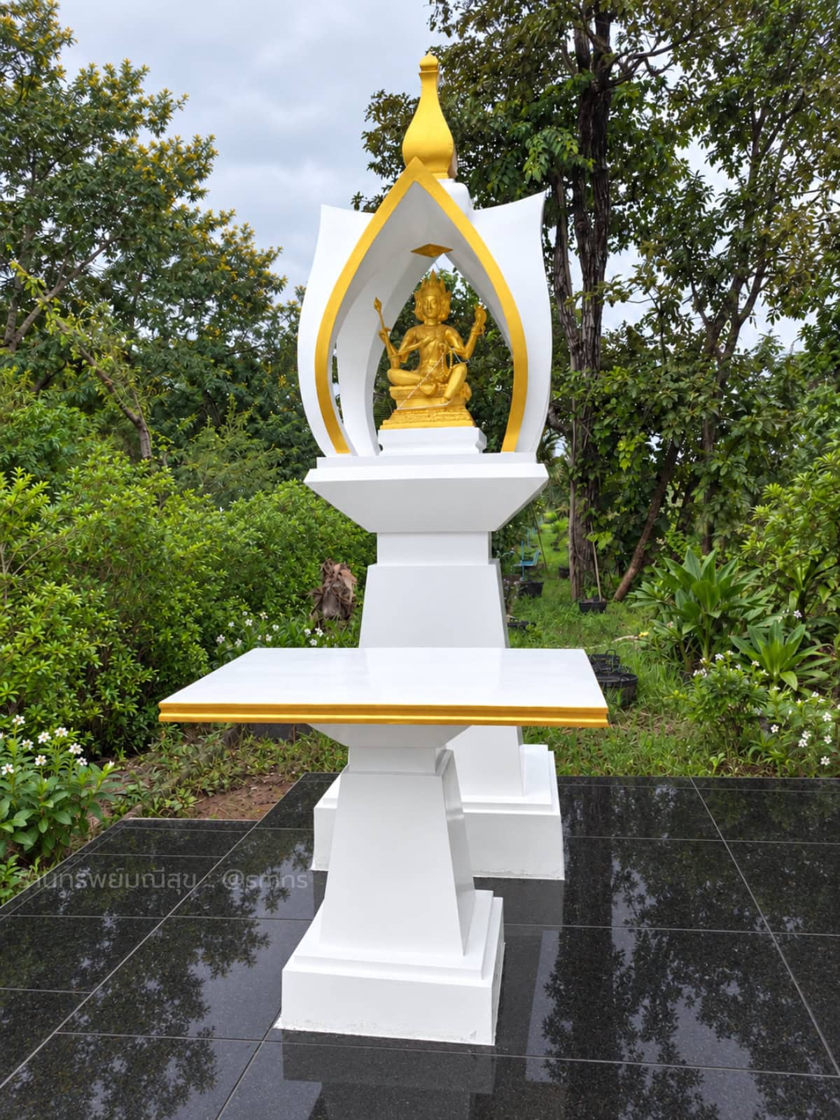 ศาลพระพรหมโมเดิร์น ทรงกลีบบัว PS-0018 ภาพกลุ่ม 9–12 นิ้ว