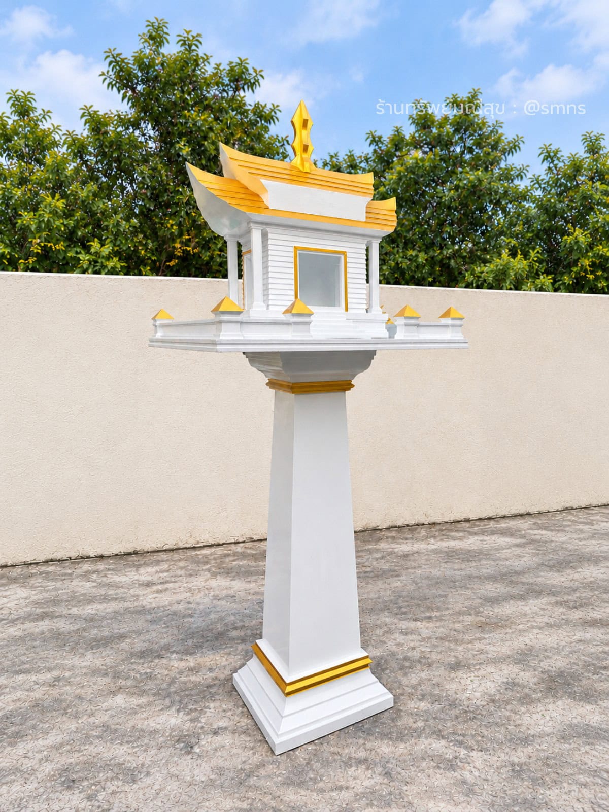 ศาลพระภูมิ MDP-0015 สีขาวตัดทอง มุมเฉียงด้านหนึ่ง