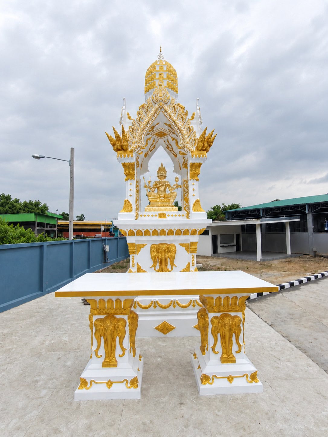ศาลพระพรหมทรงไทย