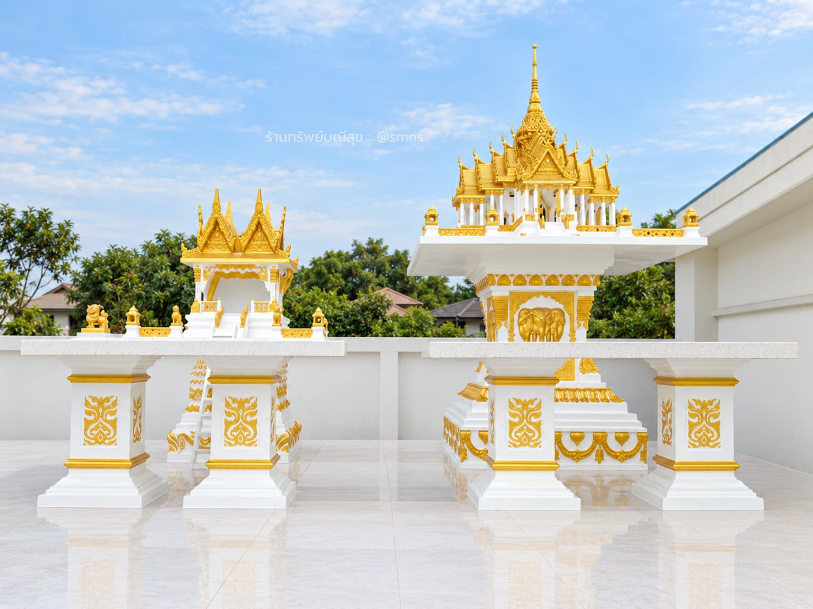 VVIP2-XL-0001 ชุดศาลแฝดจัมโบ XL ชุด VVIP2-XL-0001 สีขาวทอง ศาลพระภูมิเสาช้างเอราวัณคู่ศาลตายายแฝดจัมโบ XL พร้อมโต๊ะ 2 ตัว