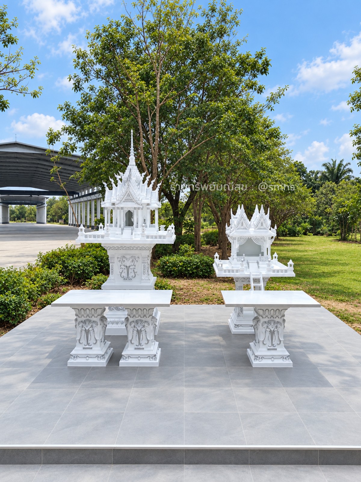 ภาพขยายยอดเจดีย์ของศาลพระภูมิ XL-0002 ตัวอย่างสีขาวเงิน